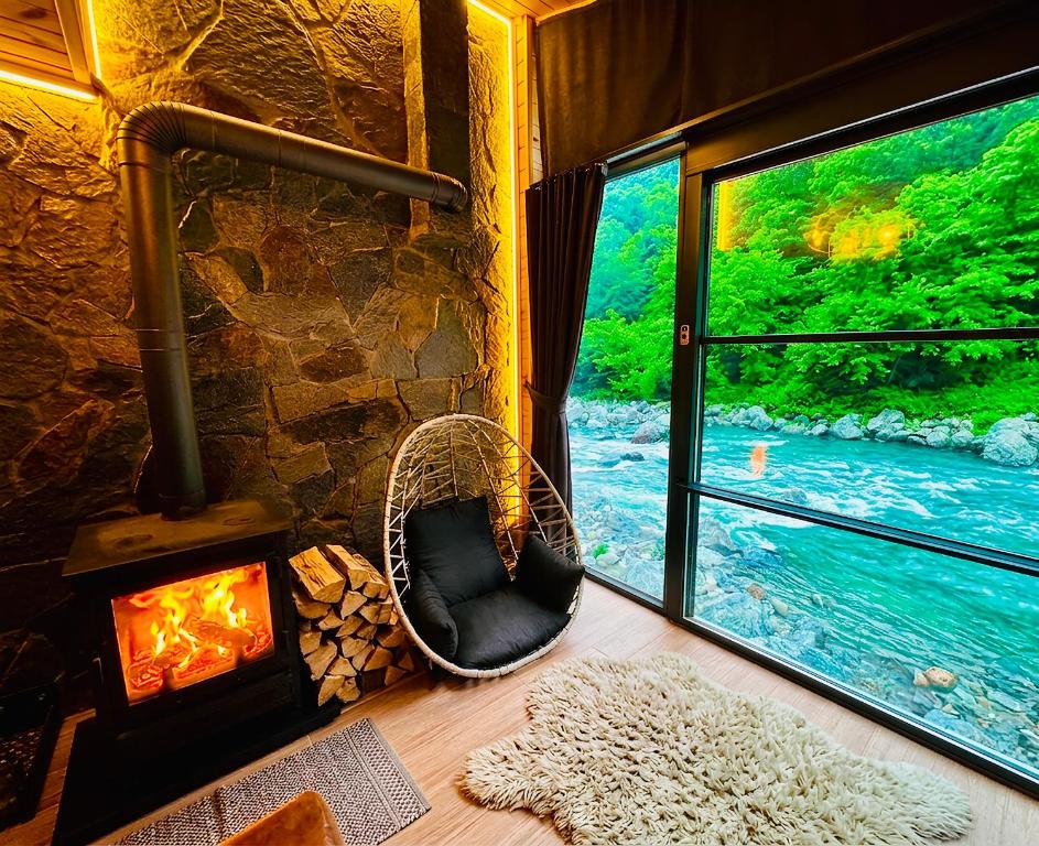 Superior Bungalow şömine ve yaşam alanı