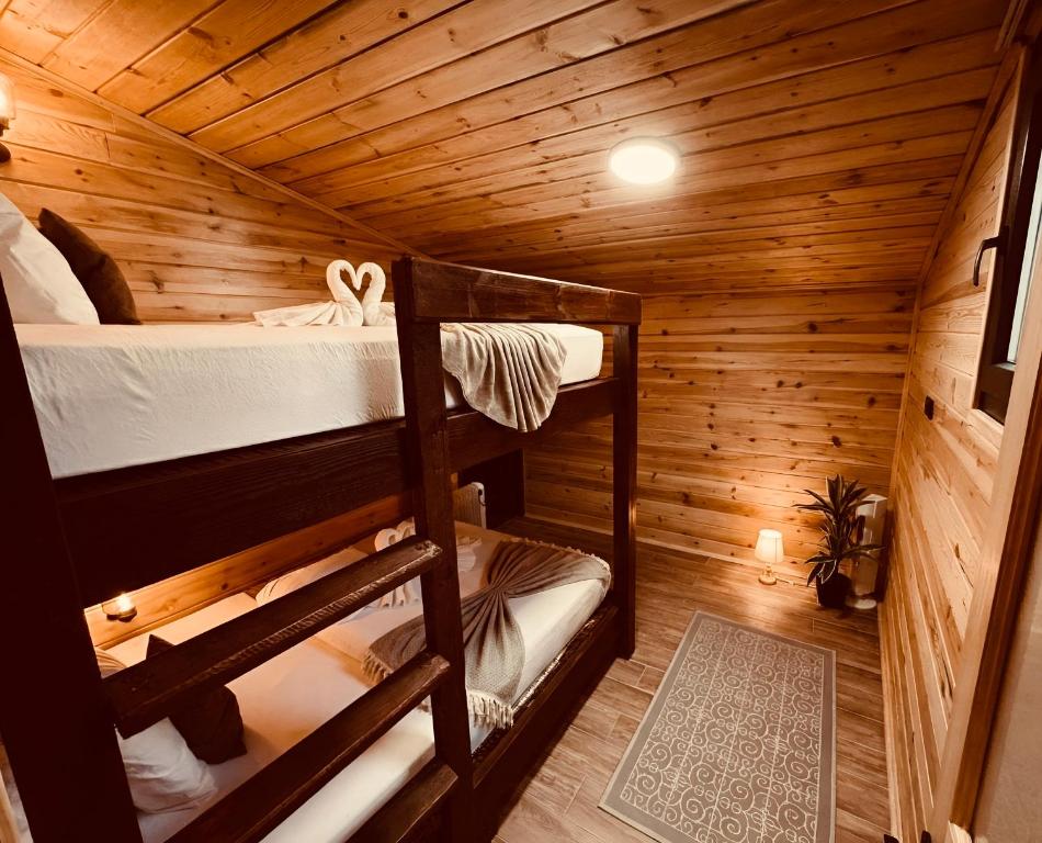 Superior Bungalow üst kat yatakları